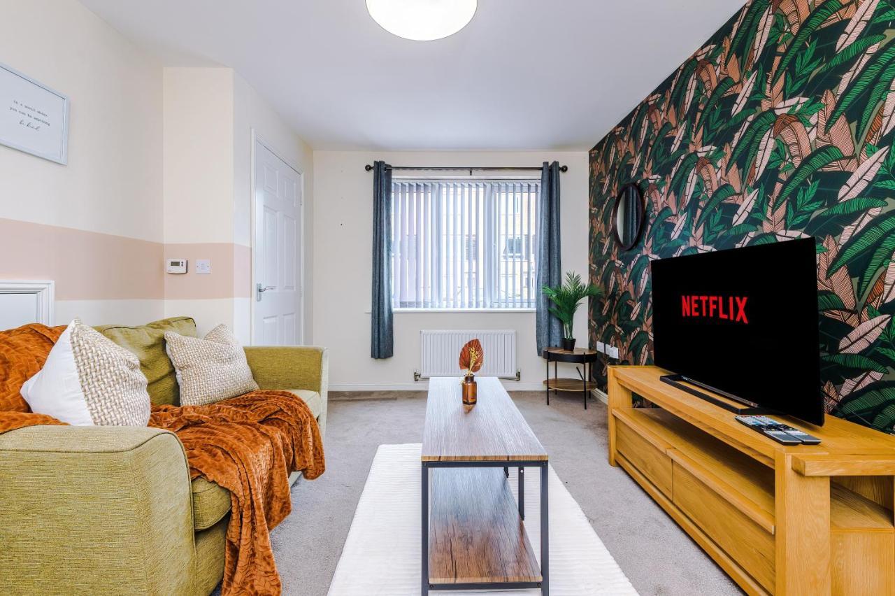 Chic 2 Bed House With Garden & Free Parking *