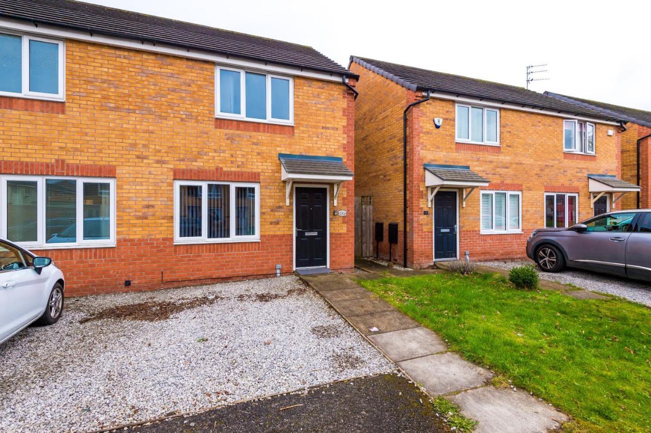 Holiday home Chic 2 Bed House With Garden & Free Parking