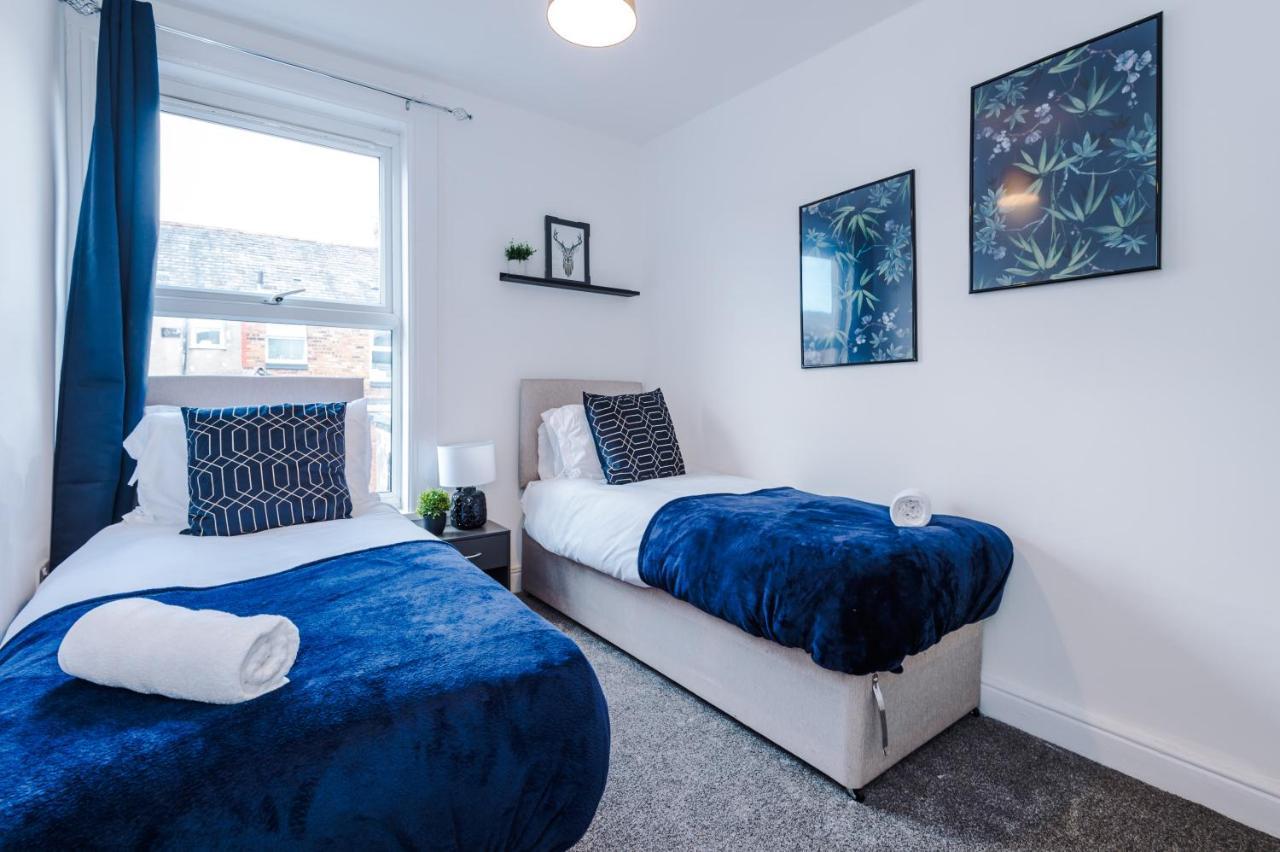 3 Bed House Close To Etihad Stadium - Free Parking Holiday home