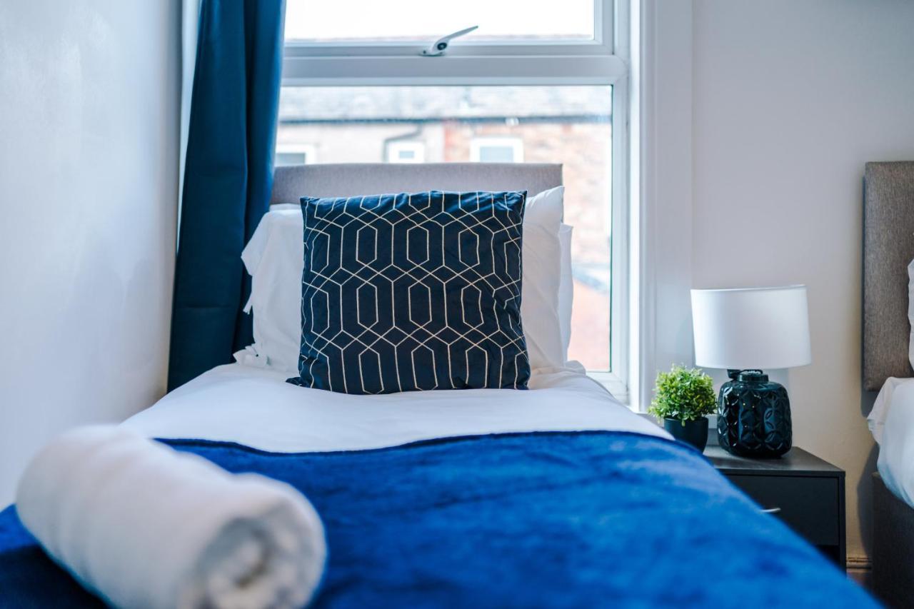 3 Bed House Close To Etihad Stadium - Free Parking Holiday home *