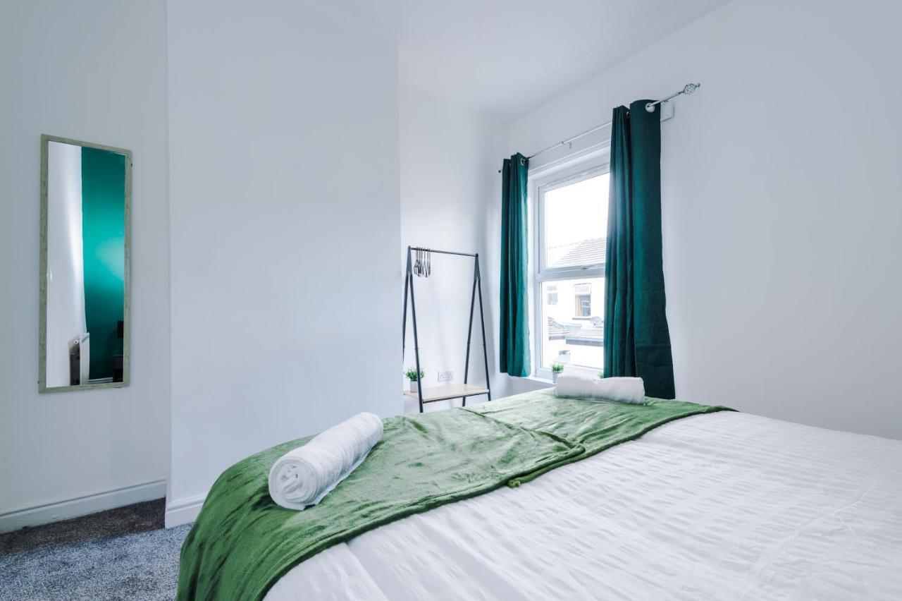 3 Bed House Close To Etihad Stadium - Free Parking Manchester