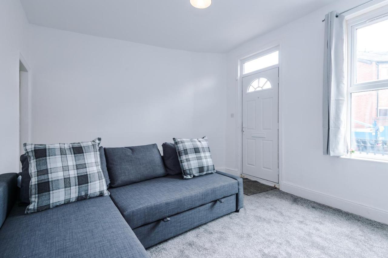 3 Bed House Close To Etihad Stadium - Free Parking *