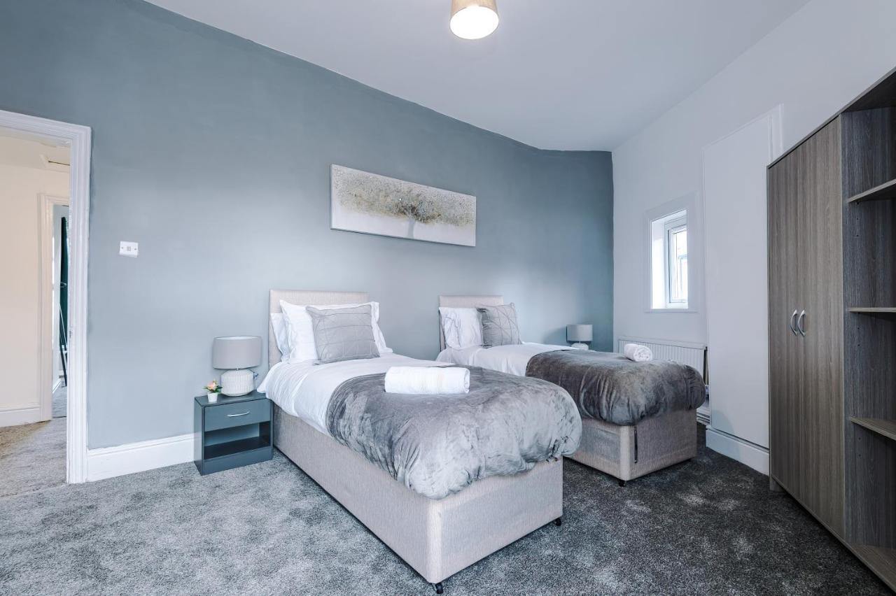 3 Bed House Close To Etihad Stadium - Free Parking Holiday home *