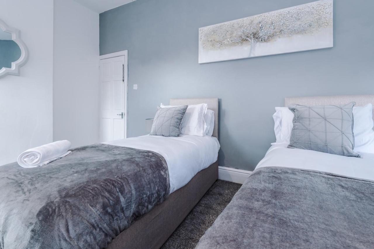 Holiday home 3 Bed House Close To Etihad Stadium - Free Parking
