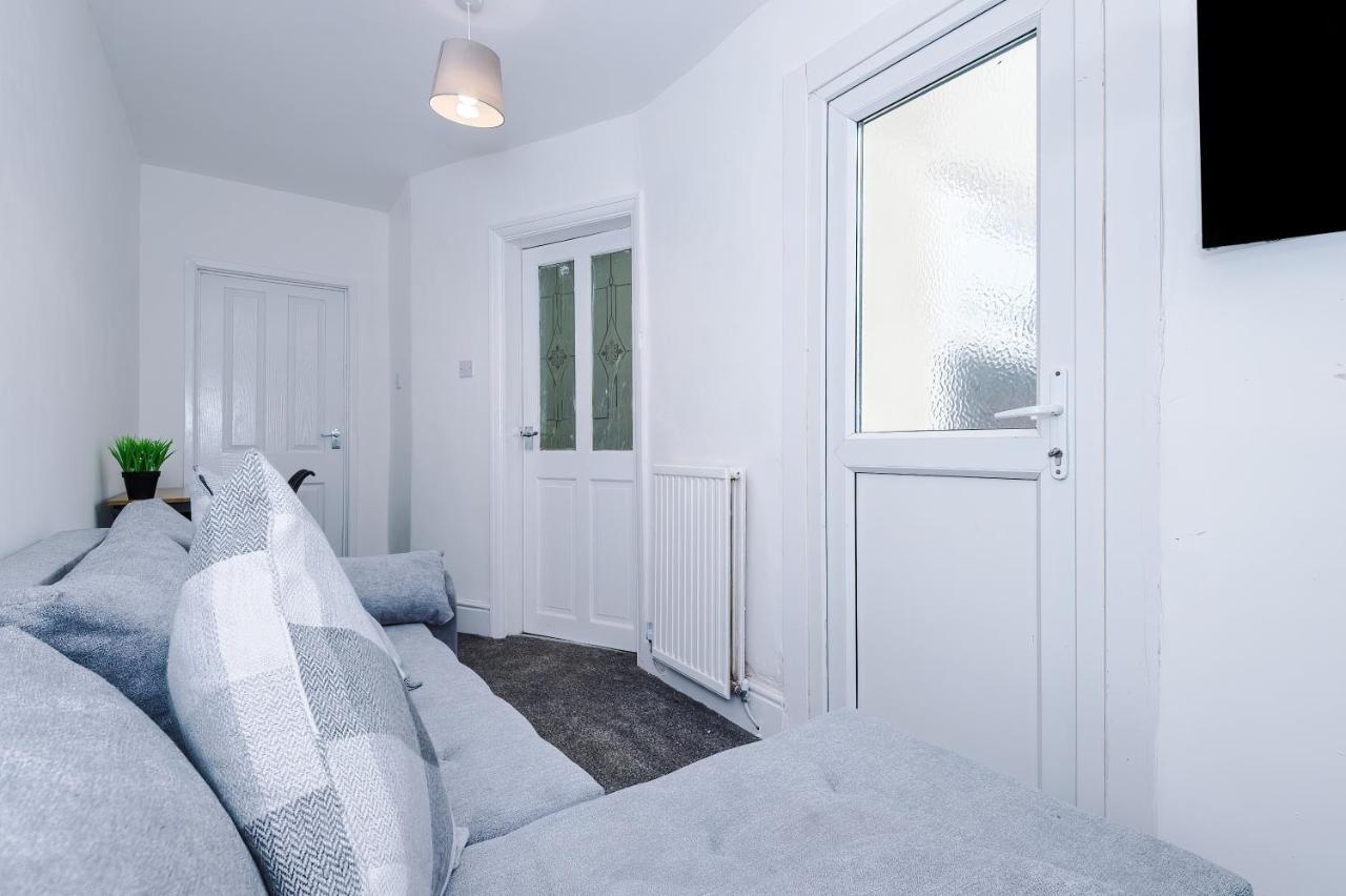 3 Bed House Close To Etihad Stadium - Free Parking