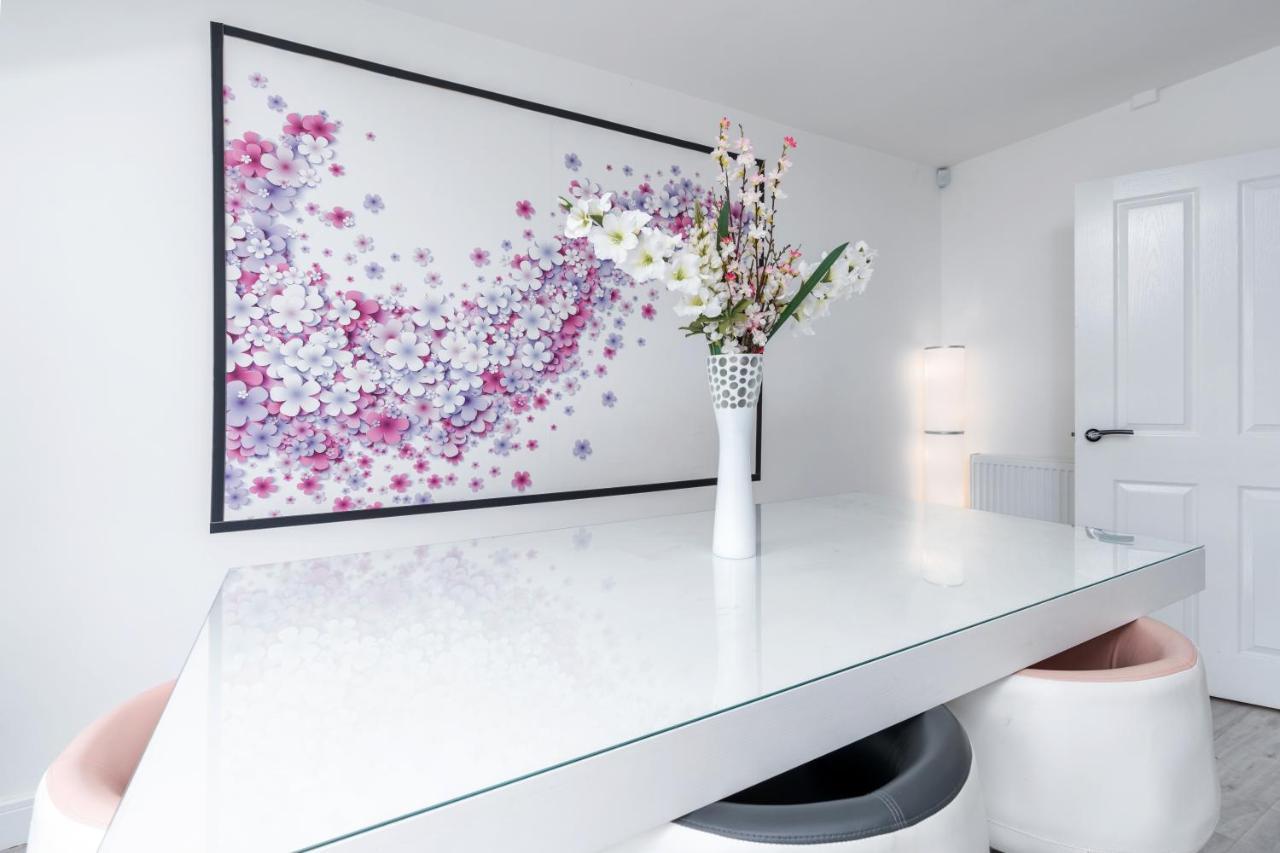Walking Distance To City Centre, Close To Hospitals And Universities