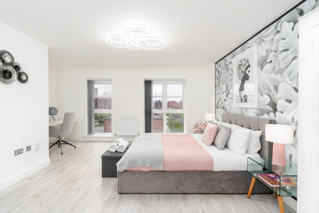 Walking Distance To City Centre, Close To Hospitals And Universities