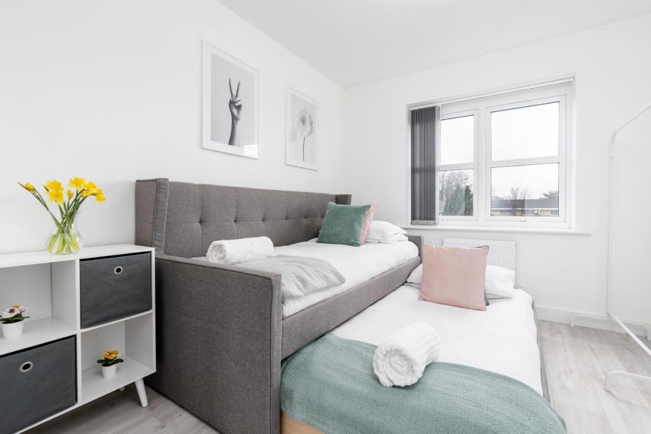 Walking Distance To City Centre, Close To Hospitals And Universities Holiday home *