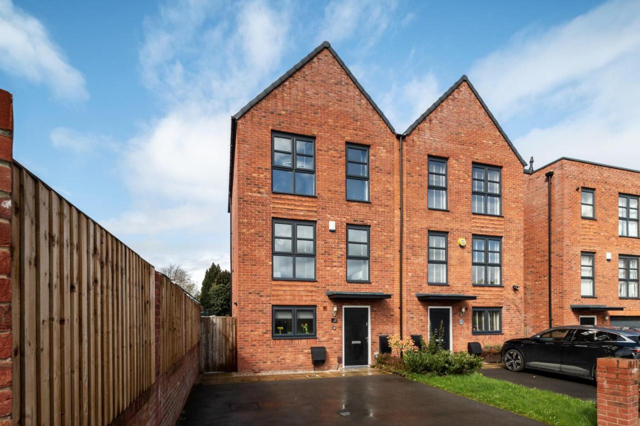 Walking Distance To City Centre, Close To Hospitals And Universities Holiday home *