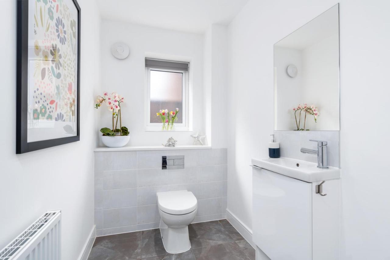 Walking Distance To City Centre, Close To Hospitals And Universities