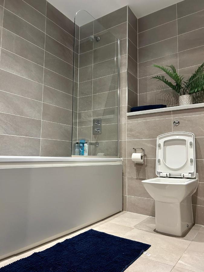 Salford Quays Apartment, Apartment *