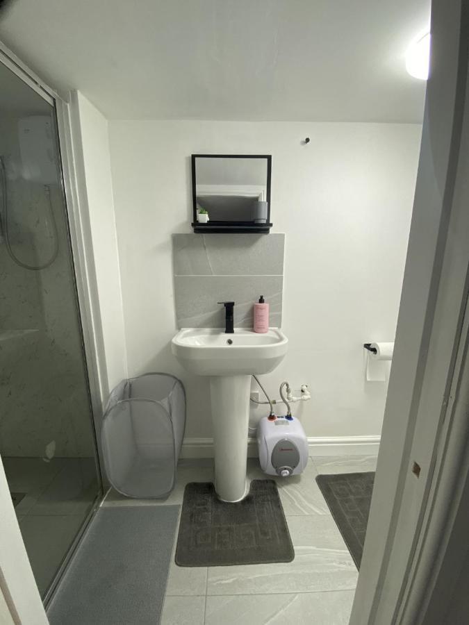 Guest house Modern With Private Entrance