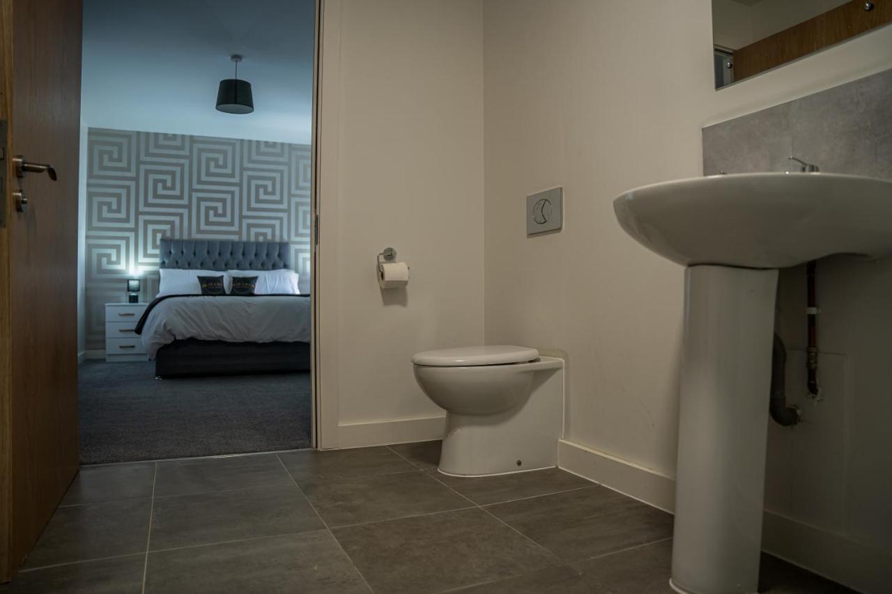 A Spacious 2 Bed With A River And Cascade View, Imaya Nights, M3 * Manchester