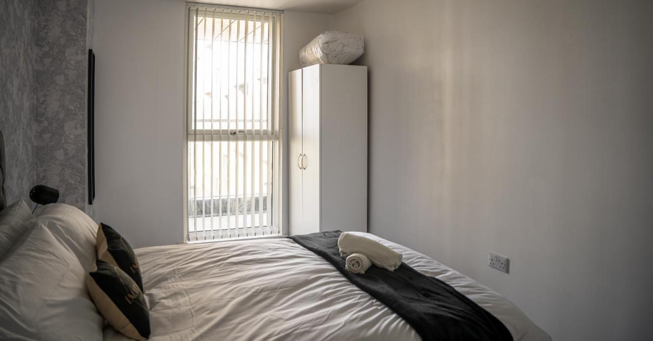 A Spacious 2 Bed With A River And Cascade View, Imaya Nights, M3 * Manchester