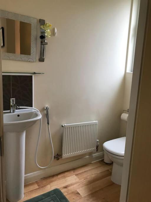 Vakantiehuis Cosy House Near Centre And Football Stadium
