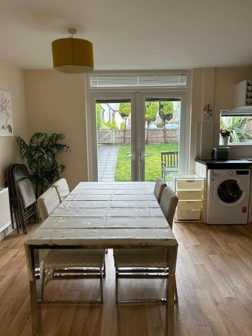 Cosy House Near Centre And Football Stadium Vakantiehuis