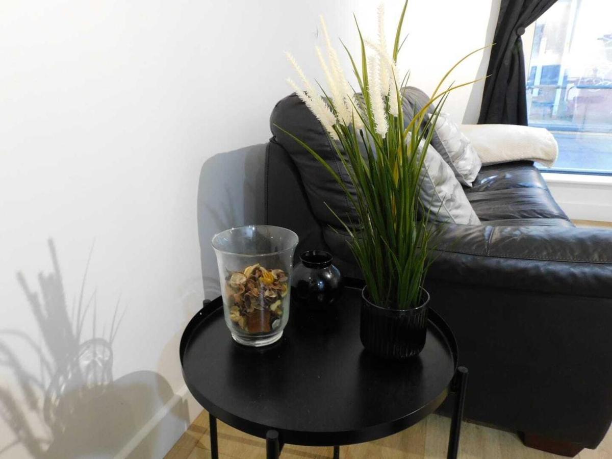 The Mcr - 2 Bed Modern Apartment Manchester