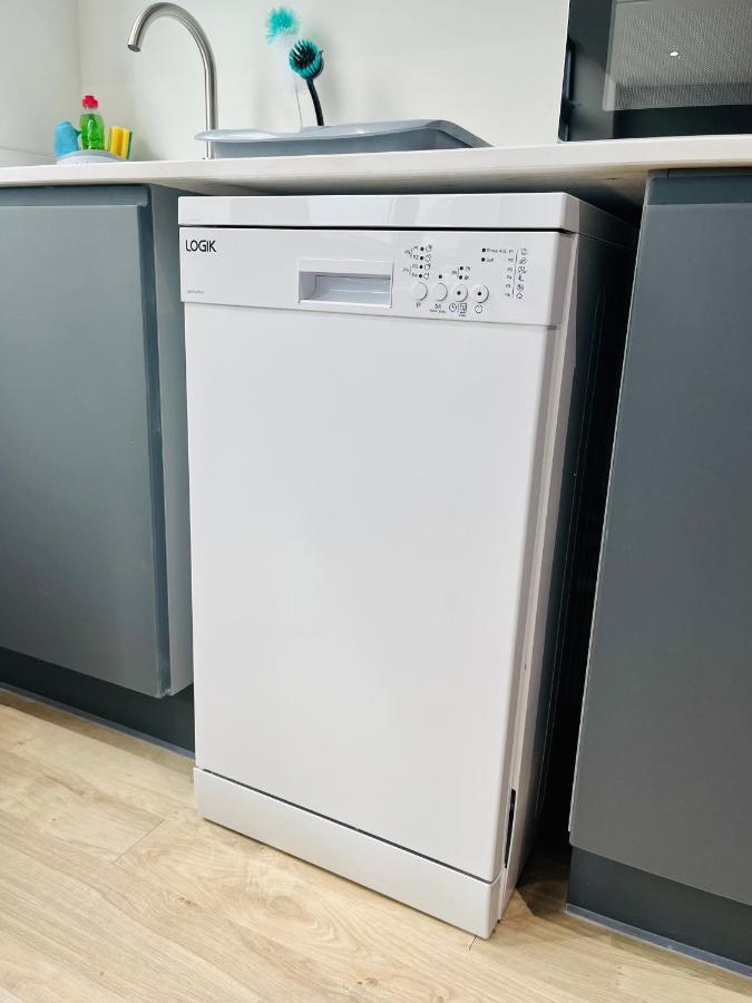 Apartment Fully Equipped One Bedroom Near Old Trafford Stadium!