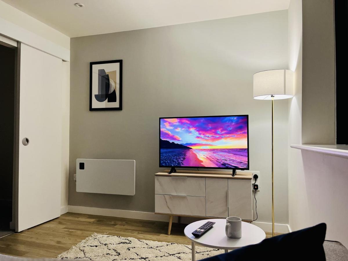 Apartment Fully Equipped One Bedroom Near Old Trafford Stadium! Manchester