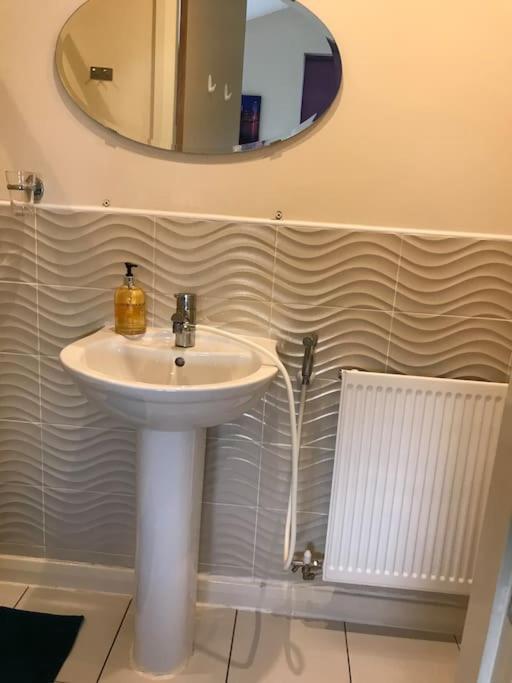 Vakantiehuis Cosy House Near Centre And Football Stadium *