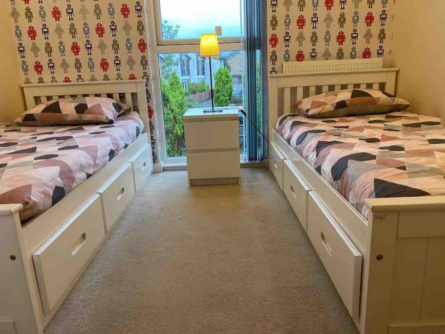 Vakantiehuis Cosy House Near Centre And Football Stadium *