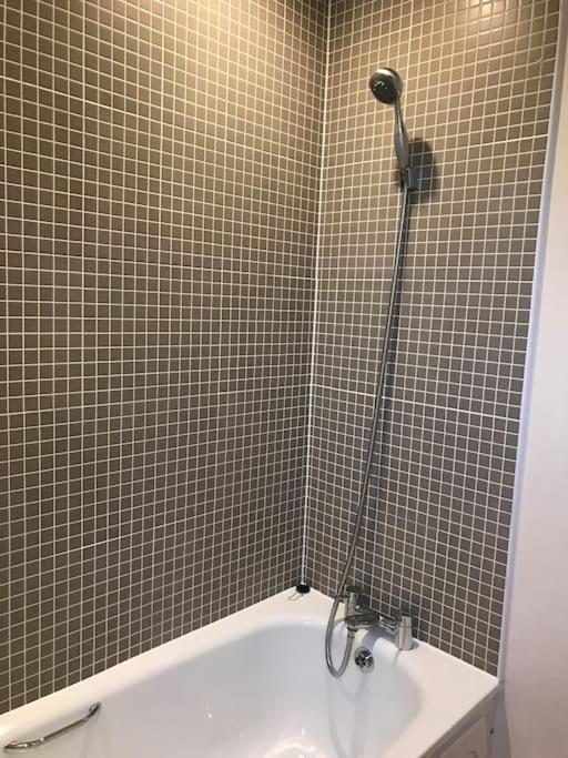 Cosy House Near Centre And Football Stadium Vakantiehuis *