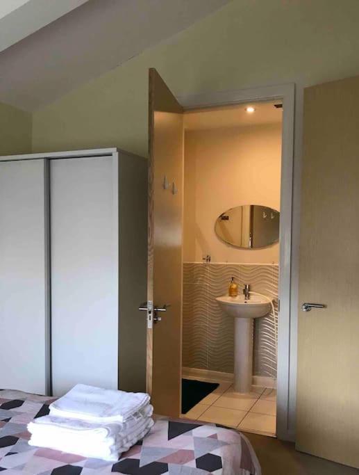 Vakantiehuis Cosy House Near Centre And Football Stadium *