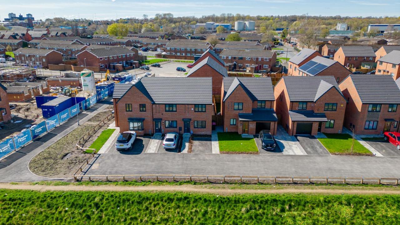 Stunning Canal View 2 Bedroom With Free Parking