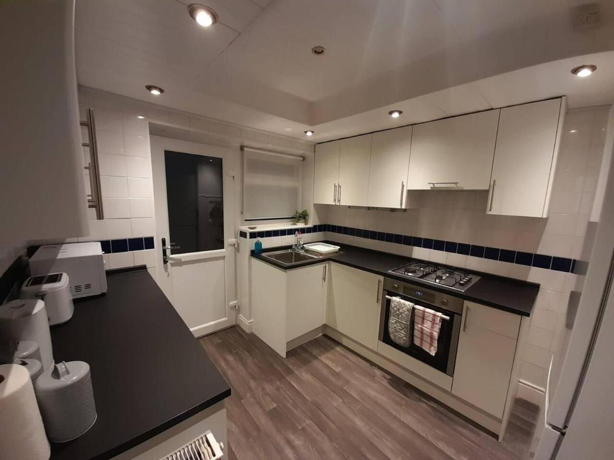Holiday home Bright 4-bed House 15 Min To Centre *