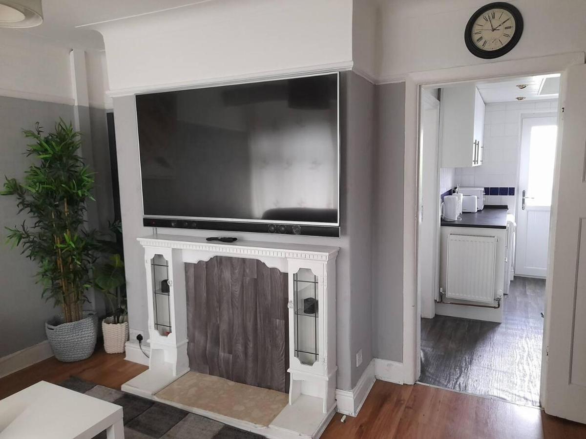 Bright 4-bed House 15 Min To Centre