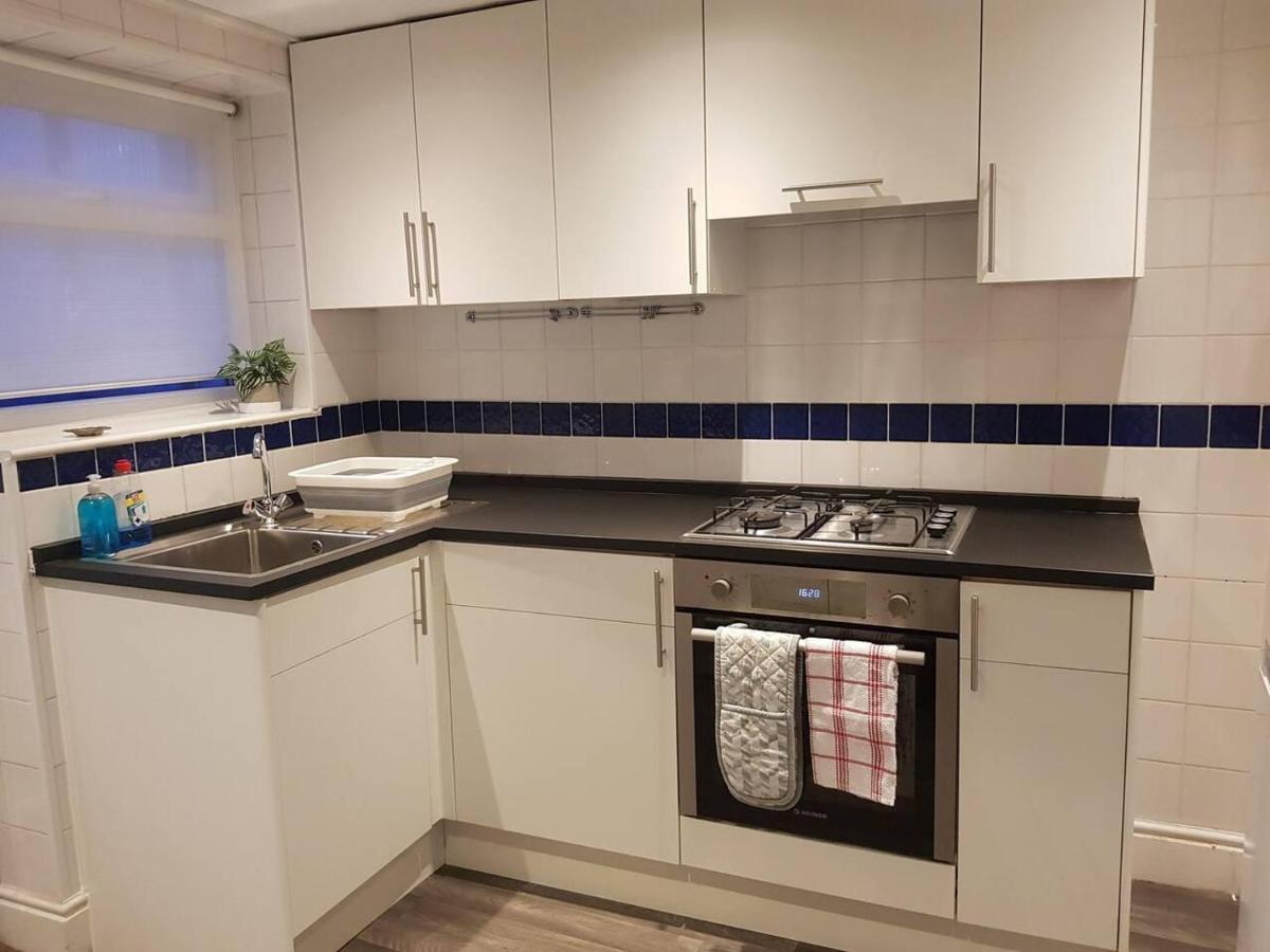 Holiday home Bright 4-bed House 15 Min To Centre Manchester