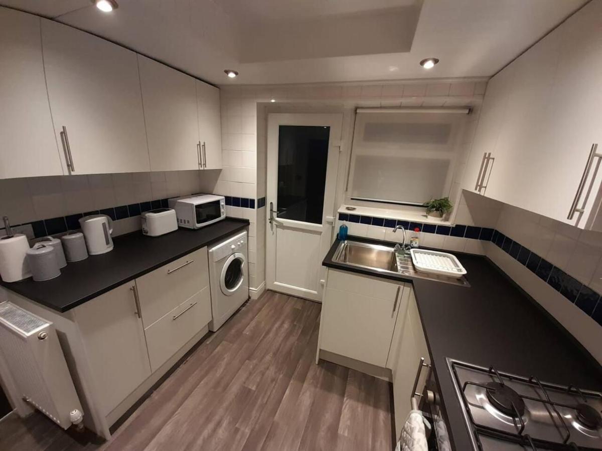 Holiday home Bright 4-bed House 15 Min To Centre *