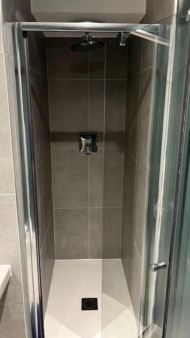 Apartment 2 Bedroom In Salford