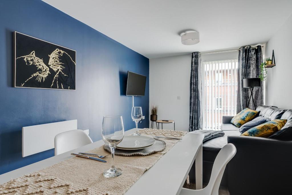 Apartment City Living Penthouse With Parking *