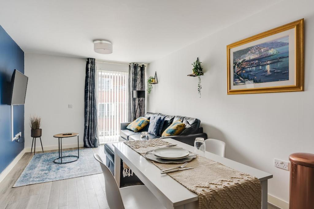 City Living Penthouse With Parking Apartment