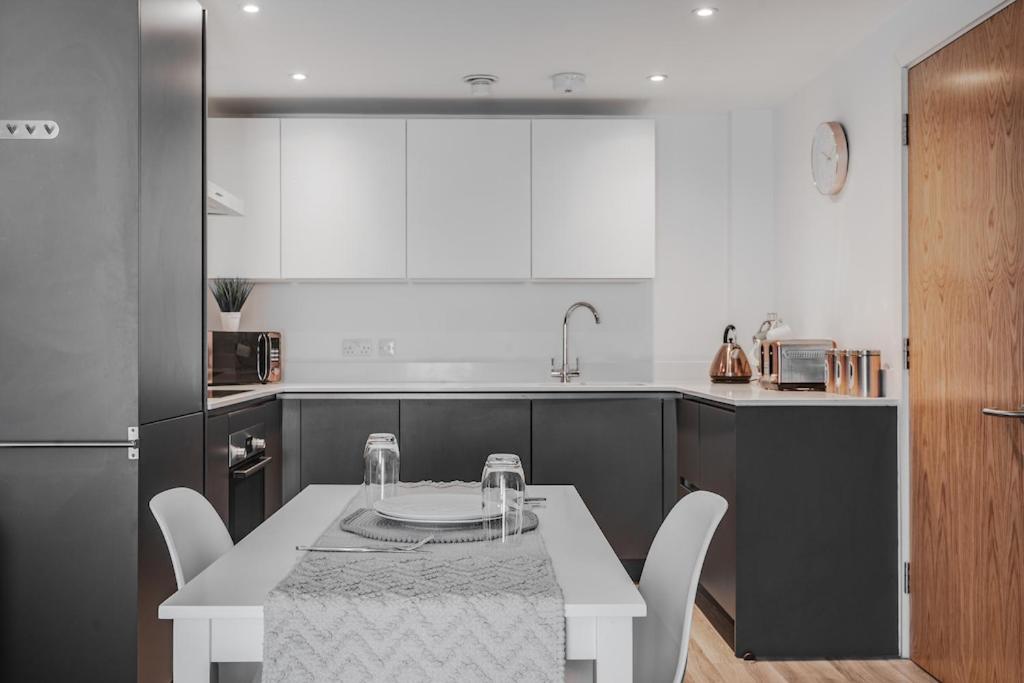 City Living Penthouse With Parking * Manchester