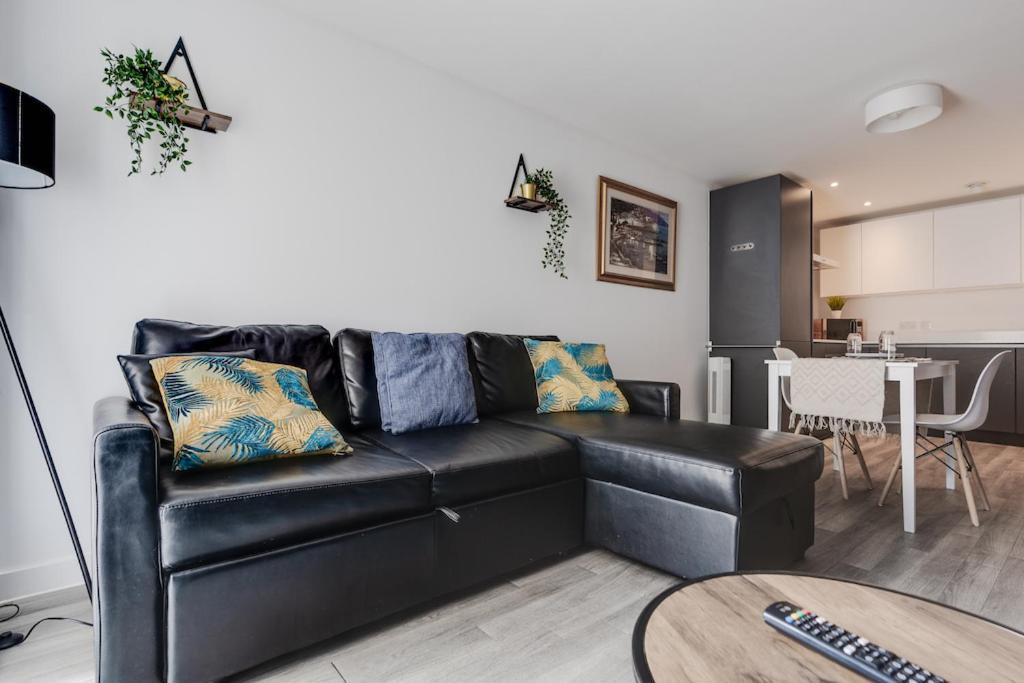City Living Penthouse With Parking Apartment *