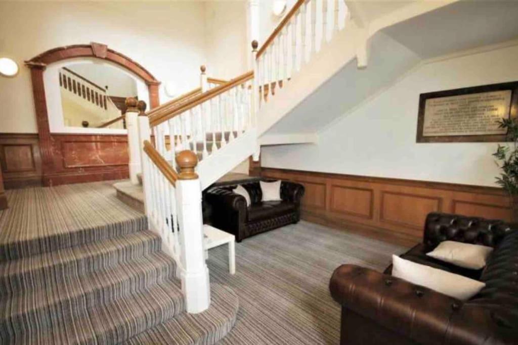 Stableford Hall - Stunning *