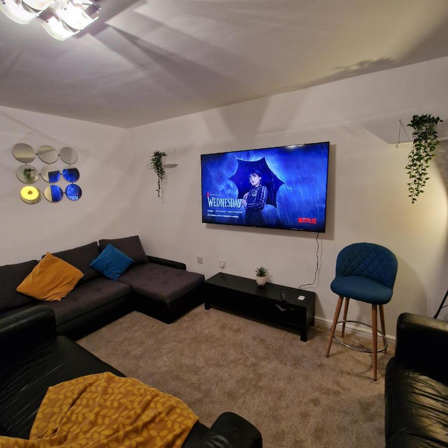 Pet Friendly 3 Bedroom In By Sublime