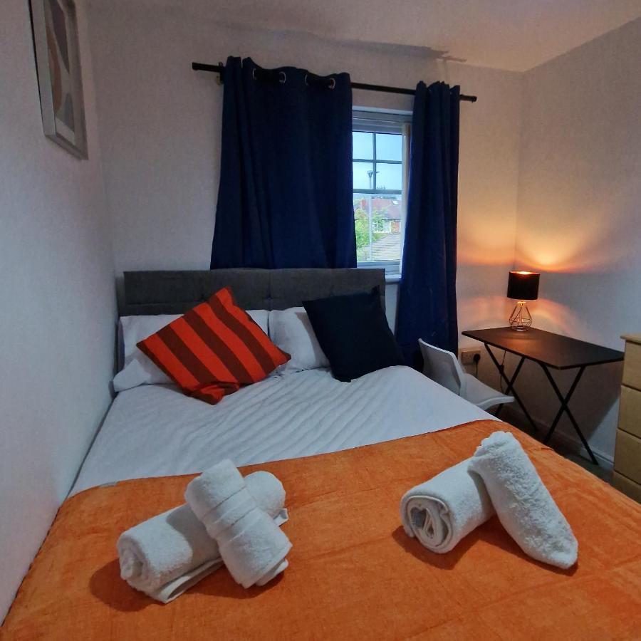 Pet Friendly 3 Bedroom In By Sublime Apartment