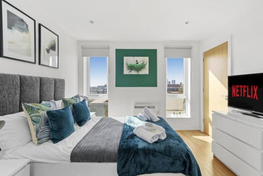 Stunning 3-bedroom Flat With Parking
