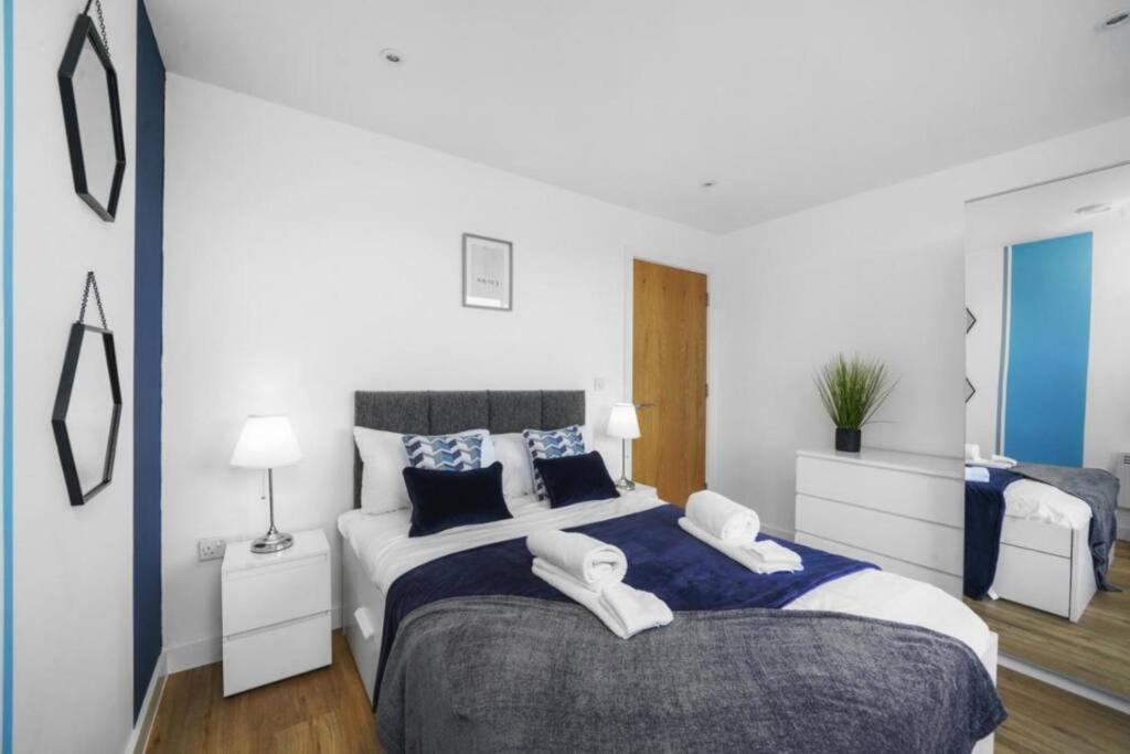 Stunning 3-bedroom Flat With Parking Apartment *