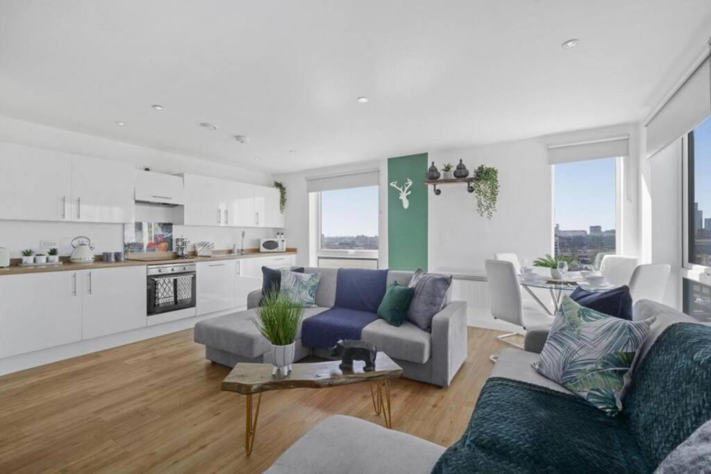 Stunning 3-bedroom Flat With Parking Apartment