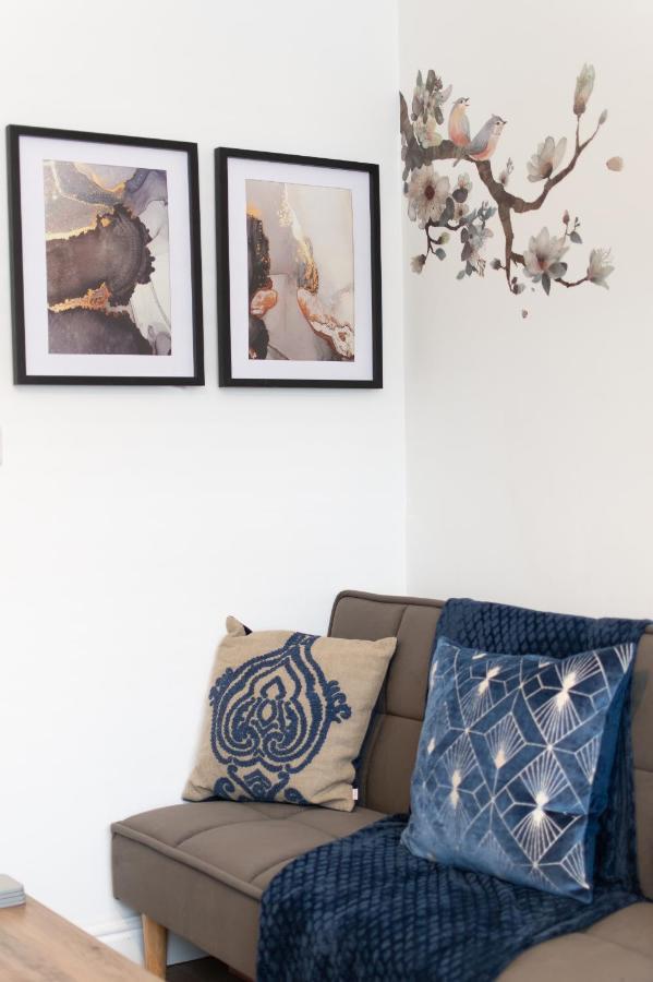 Ideal In Audenshaw Holiday home Manchester
