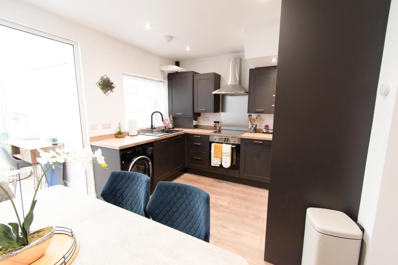 Ideal In Audenshaw Holiday home *