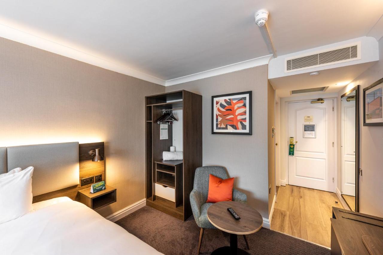 Hotel Holiday - - Oldham By Ihg