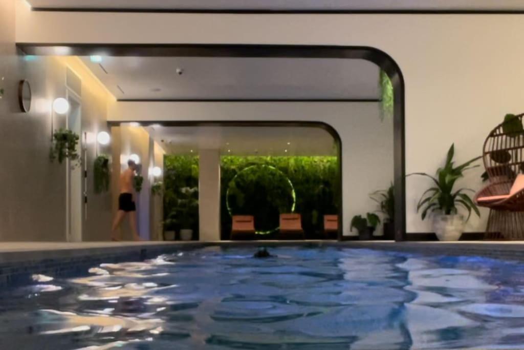 Modern City Flat With Gym & Spa Apartment Manchester