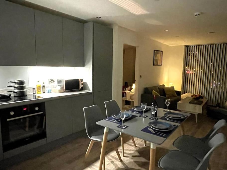 Modern City Flat With Gym & Spa Manchester