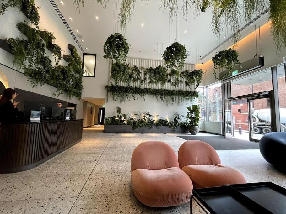 Modern City Flat With Gym & Spa Apartment *