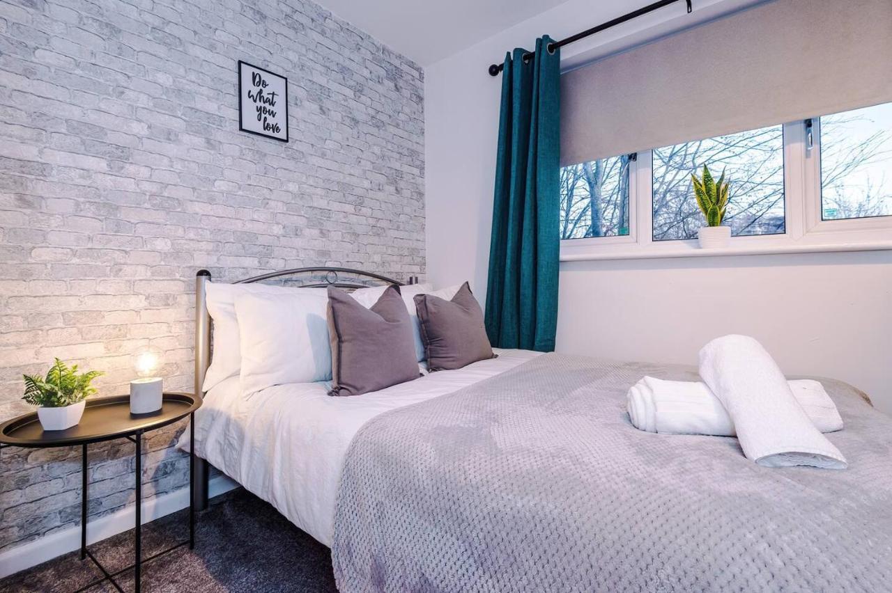 Stylish & Modern 2 Bed Close To Salford Quays Manchester